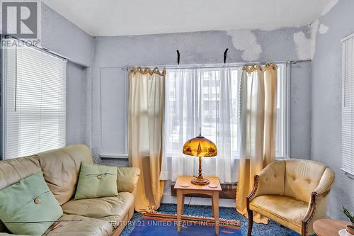 222 Mcdonnel Street, Peterborough (Downtown), ON - Indoor Photo Showing Living Room