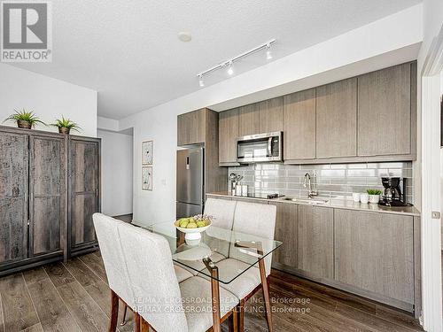 1910 - 32 Forest Manor Road, Toronto (Henry Farm), ON - Indoor Photo Showing Kitchen