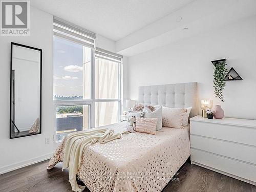 1910 - 32 Forest Manor Road, Toronto (Henry Farm), ON - Indoor Photo Showing Bedroom