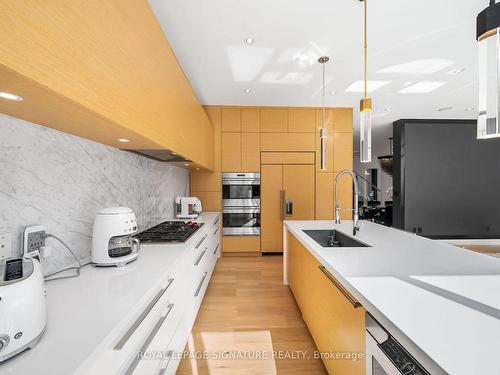 17 Nesbitt Dr, Toronto, ON - Indoor Photo Showing Kitchen With Upgraded Kitchen