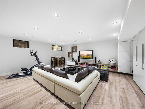 17 Nesbitt Dr, Toronto, ON - Indoor