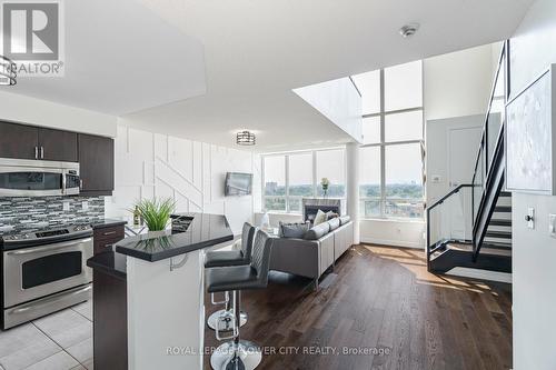 Ph812 - 250 Manitoba Street, Toronto (Mimico), ON - Indoor Photo Showing Kitchen With Upgraded Kitchen