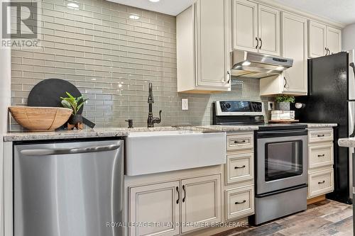 892 Talisman Crescent, London, ON - Indoor Photo Showing Kitchen With Stainless Steel Kitchen With Upgraded Kitchen