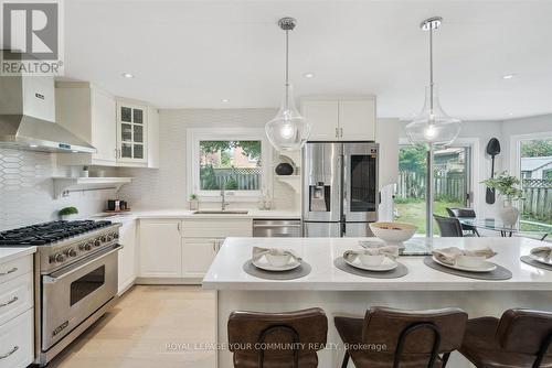 179 Valleyway Crescent, Vaughan, ON - Indoor Photo Showing Kitchen With Upgraded Kitchen