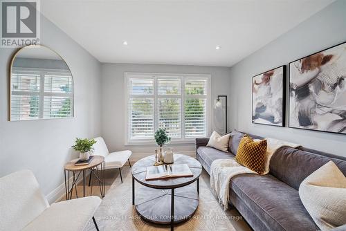 179 Valleyway Crescent, Vaughan, ON - Indoor Photo Showing Living Room