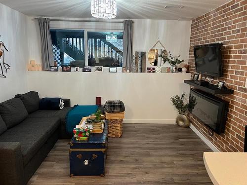 776 Springridge Place, Kamloops, BC - Indoor Photo Showing Living Room With Fireplace