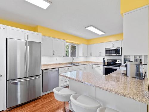 267 Greenstone Drive, Kamloops, BC - Indoor Photo Showing Kitchen With Upgraded Kitchen