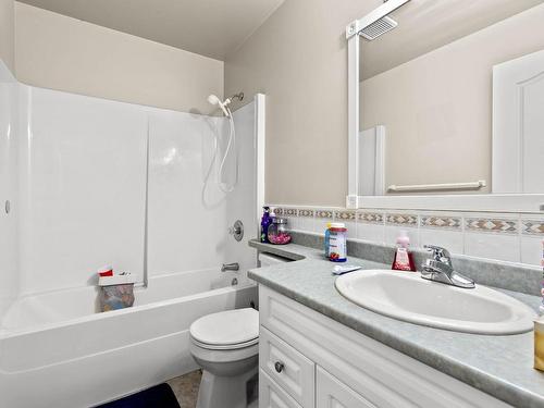 501-875 Sahali Terrace, Kamloops, BC - Indoor Photo Showing Bathroom