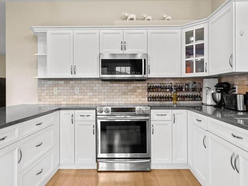 501-875 Sahali Terrace, Kamloops, BC - Indoor Photo Showing Kitchen