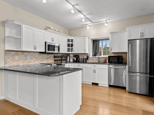 501-875 Sahali Terrace, Kamloops, BC - Indoor Photo Showing Kitchen