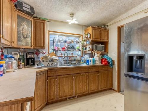 3580 Cariboo Hwy 97, Cache Creek, BC - Indoor Photo Showing Kitchen With Double Sink