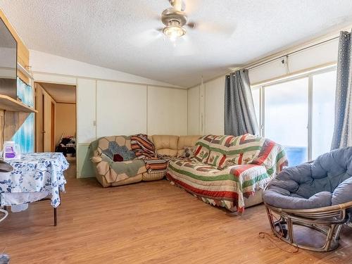 3580 Cariboo Hwy 97, Cache Creek, BC - Indoor Photo Showing Living Room