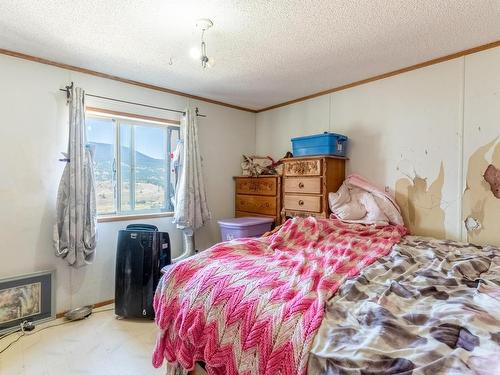 3580 Cariboo Hwy 97, Cache Creek, BC - Indoor Photo Showing Bedroom