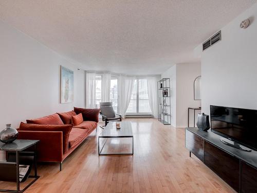 Living room - 1405-1625 Av. Lincoln, Montréal (Ville-Marie), QC - Indoor Photo Showing Living Room