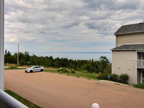 Parking - 5 Rue Des Villas, La Malbaie, QC - Outdoor With Body Of Water With View