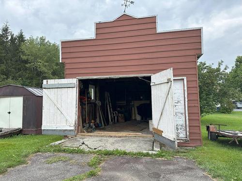 Garage - 8 Rue Des Lilas, Sainte-Sabine, QC - Outdoor With Exterior