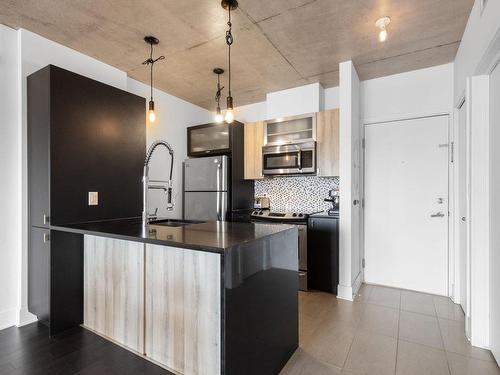 Kitchen - 509-2160 Rue Laforce, Montréal (Ville-Marie), QC - Indoor Photo Showing Kitchen With Upgraded Kitchen