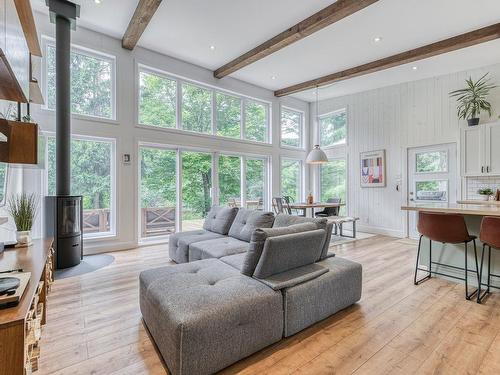 Salon - 6821 Rg Ste-Rose, Notre-Dame-De-Lourdes, QC - Indoor Photo Showing Living Room