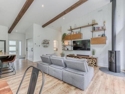 Salon - 6821 Rg Ste-Rose, Notre-Dame-De-Lourdes, QC - Indoor Photo Showing Living Room