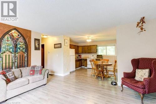 Roomy living room - 782 Concession 4, Arran-Elderslie, ON - Indoor Photo Showing Living Room