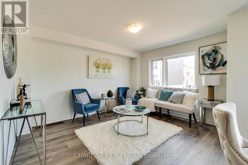 36 Dryden Lane, Hamilton (Mcquesten), ON - Indoor Photo Showing Living Room