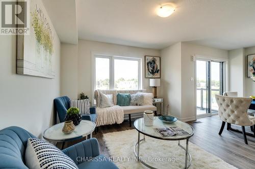 36 Dryden Lane, Hamilton (Mcquesten), ON - Indoor Photo Showing Living Room