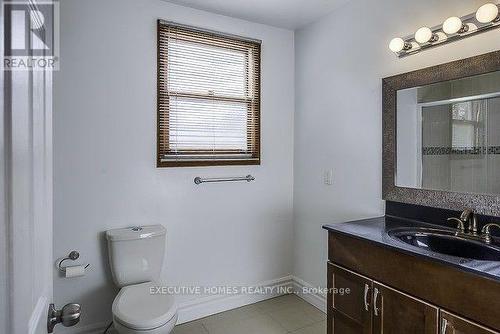 3192 New Street, Burlington (Roseland), ON - Indoor Photo Showing Bathroom