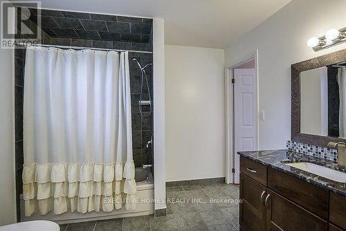 3192 New Street, Burlington (Roseland), ON - Indoor Photo Showing Bathroom