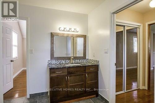 3192 New Street, Burlington (Roseland), ON - Indoor Photo Showing Bathroom