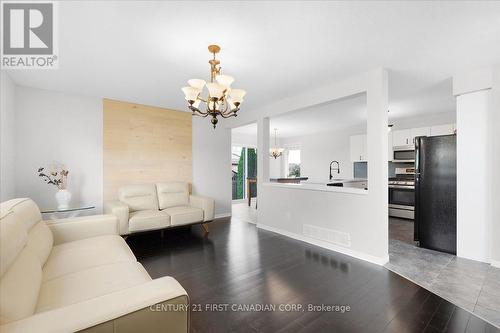 687 Sprucewood Drive, London, ON - Indoor Photo Showing Living Room