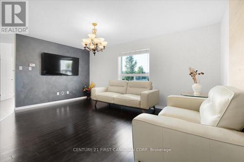 687 Sprucewood Drive, London, ON - Indoor Photo Showing Living Room