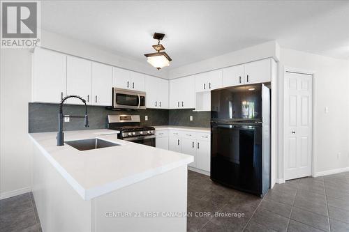 687 Sprucewood Drive, London, ON - Indoor Photo Showing Kitchen