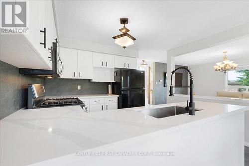 687 Sprucewood Drive, London, ON - Indoor Photo Showing Kitchen