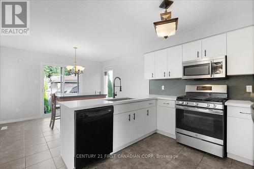 687 Sprucewood Drive, London, ON - Indoor Photo Showing Kitchen