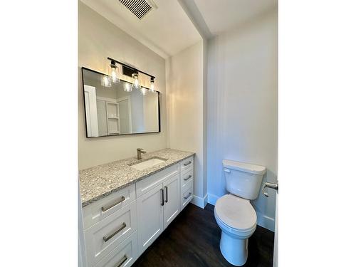 314 Fir Street, Castlegar, BC - Indoor Photo Showing Bathroom