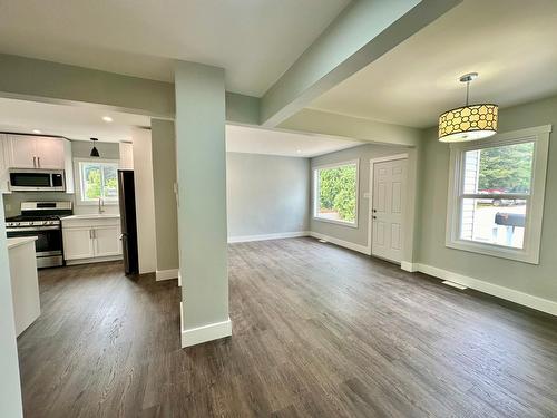 314 Fir Street, Castlegar, BC - Indoor Photo Showing Kitchen