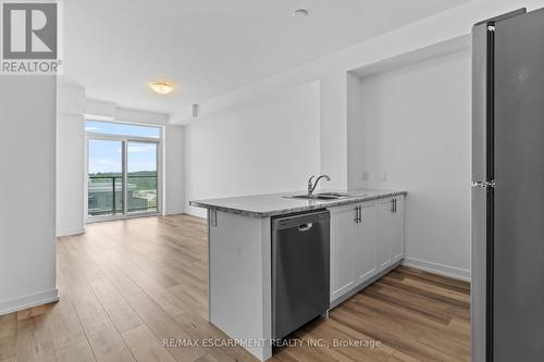 807 - 470 Dundas Street E, Hamilton (Waterdown), ON - Indoor Photo Showing Kitchen