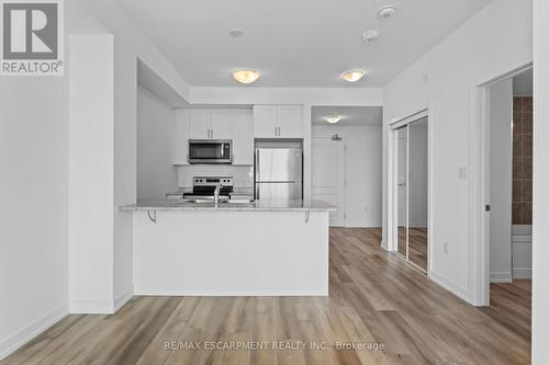 807 - 470 Dundas Street E, Hamilton (Waterdown), ON - Indoor Photo Showing Kitchen