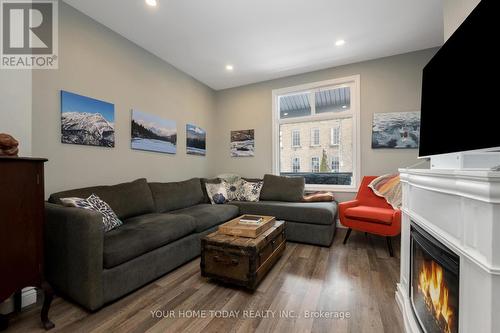 160 King Street, Stratford, ON - Indoor Photo Showing Living Room