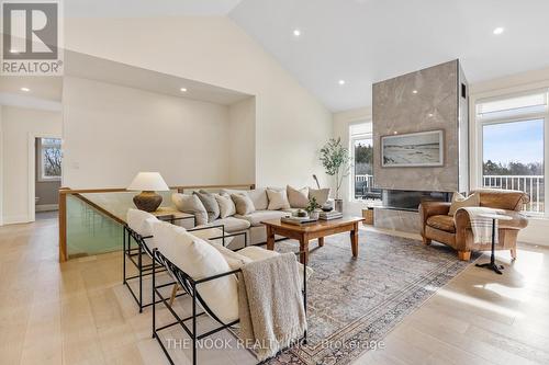 418 Golf Course Road, Kawartha Lakes, ON - Indoor Photo Showing Living Room