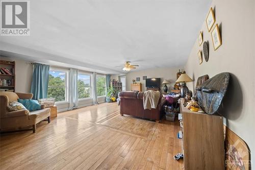 474 Maple Lane, Carleton Place, ON - Indoor Photo Showing Living Room