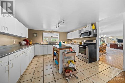 474 Maple Lane, Carleton Place, ON - Indoor Photo Showing Kitchen