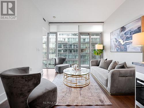 824 - 39 Queens Quay E, Toronto (Waterfront Communities), ON - Indoor Photo Showing Living Room