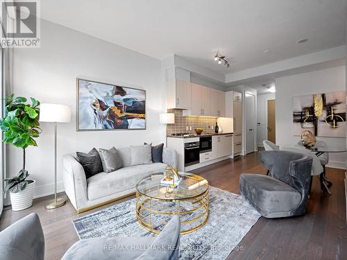 824 - 39 Queens Quay E, Toronto (Waterfront Communities), ON - Indoor Photo Showing Living Room