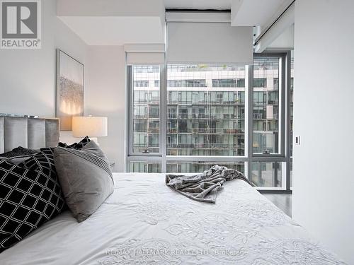 824 - 39 Queens Quay E, Toronto (Waterfront Communities), ON - Indoor Photo Showing Bedroom