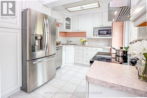 129 Spyglass Hill Road, Vaughan (Glen Shields), ON - Indoor Photo Showing Kitchen