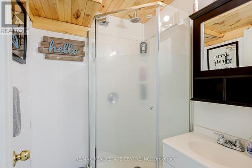 1388 Carlsmount Road, Bracebridge, ON - Indoor Photo Showing Bathroom