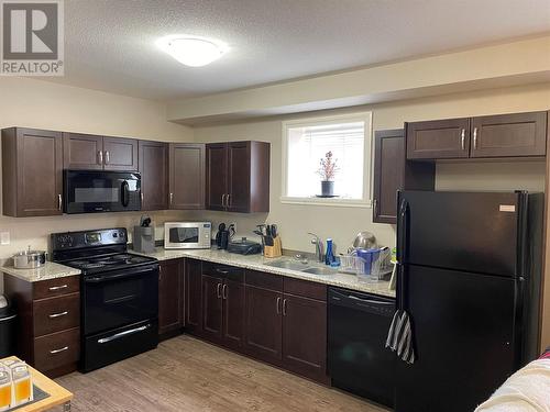 1724 82 Avenue, Dawson Creek, BC - Indoor Photo Showing Kitchen With Double Sink