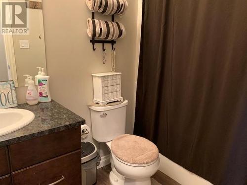 1724 82 Avenue, Dawson Creek, BC - Indoor Photo Showing Bathroom