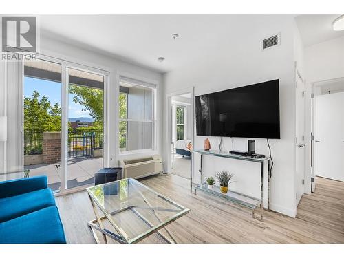 1775 Chapman Place Unit# 126 Lot# 22, Kelowna, BC - Indoor Photo Showing Living Room